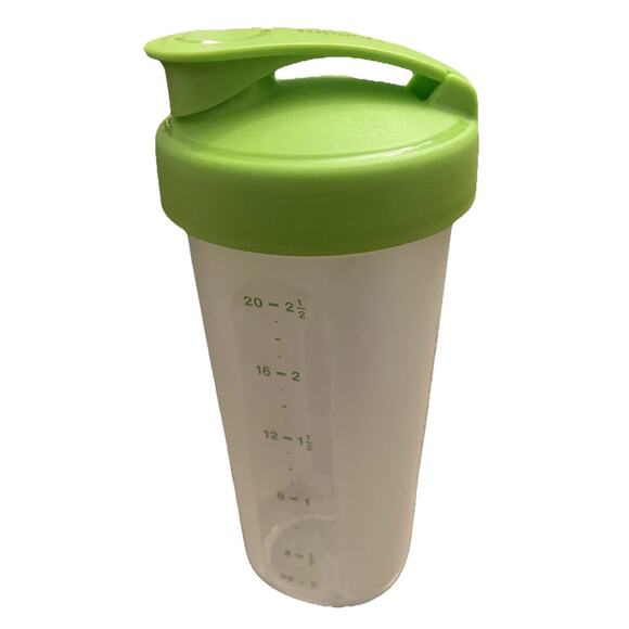 Green Tupperware 20 oz. Large Quick Shake Gravy Container 7320A Mix Snap Top - Picture 1 of 6